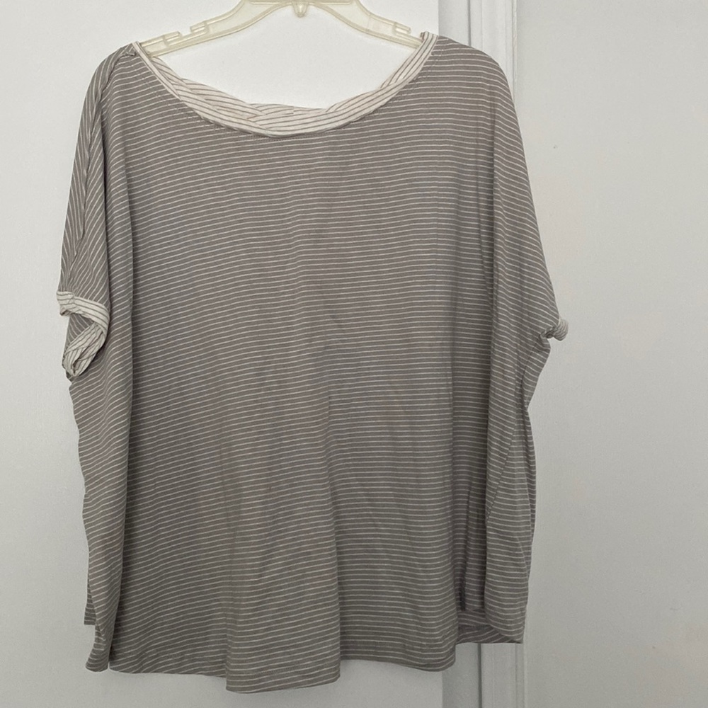 Stripped gray and white basic tee